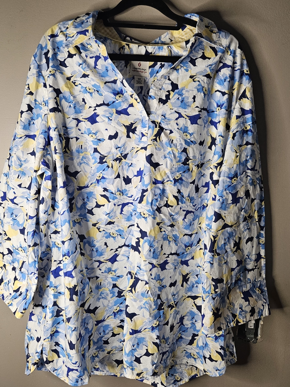 0Appleseed Blue, White and Yellow Floral Button Up 1X size Ptp 26" Length 29.5"